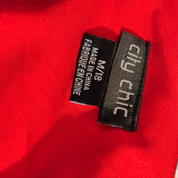 City chic beautiful maxi red dress. - Picture 4 of 6